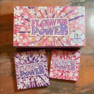 BH COSMETICS Flower Power brush & eye shadow set